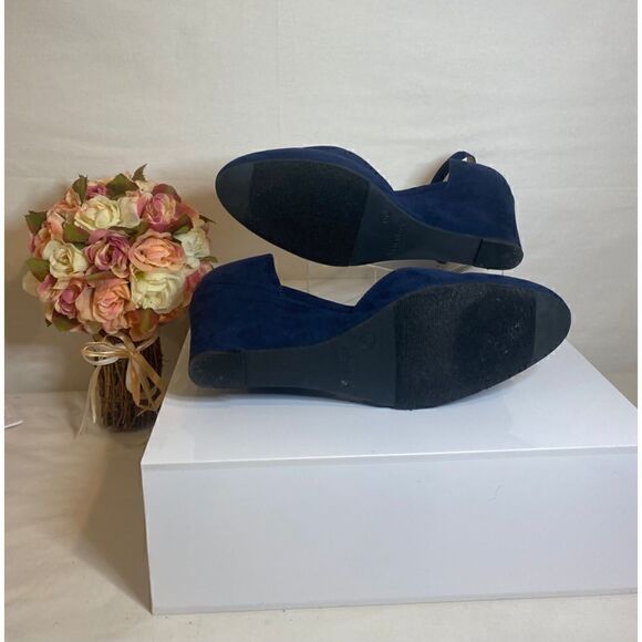 NWOB Attention Wedge Heels  - Picture 5 of 5